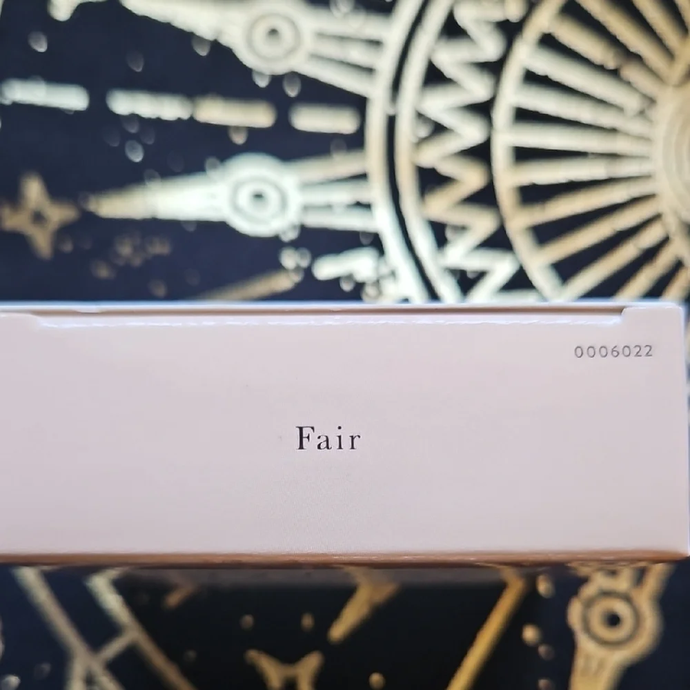 Laura Geller Color Correcting Foundation - Fair - Picture 2 of 4